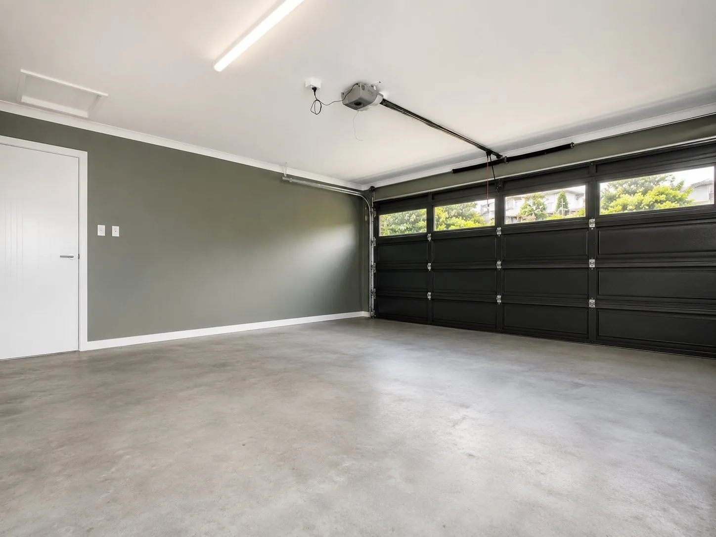 Seamless grey flake garage floor, no tile seams